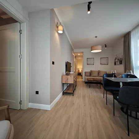Invictus Hotel 4*